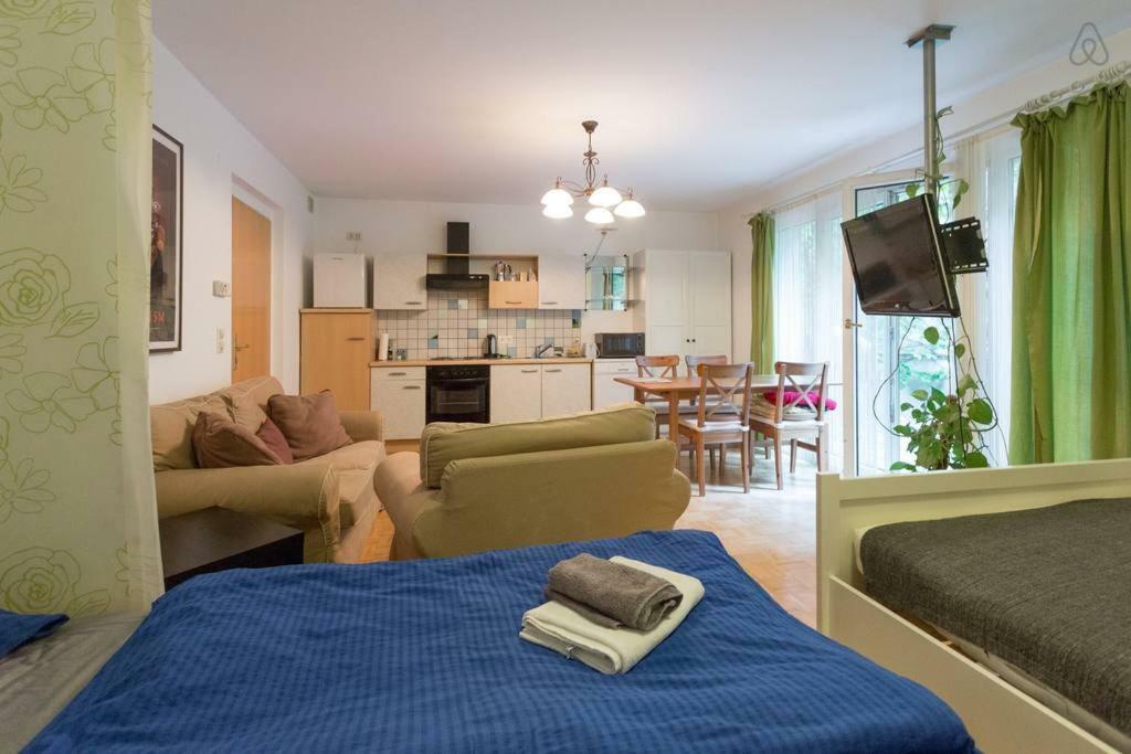 Relaxing Terrace Apartment In Lively Area Vienne Extérieur photo