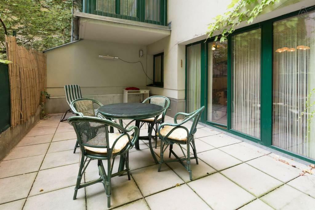 Relaxing Terrace Apartment In Lively Area Vienne Extérieur photo