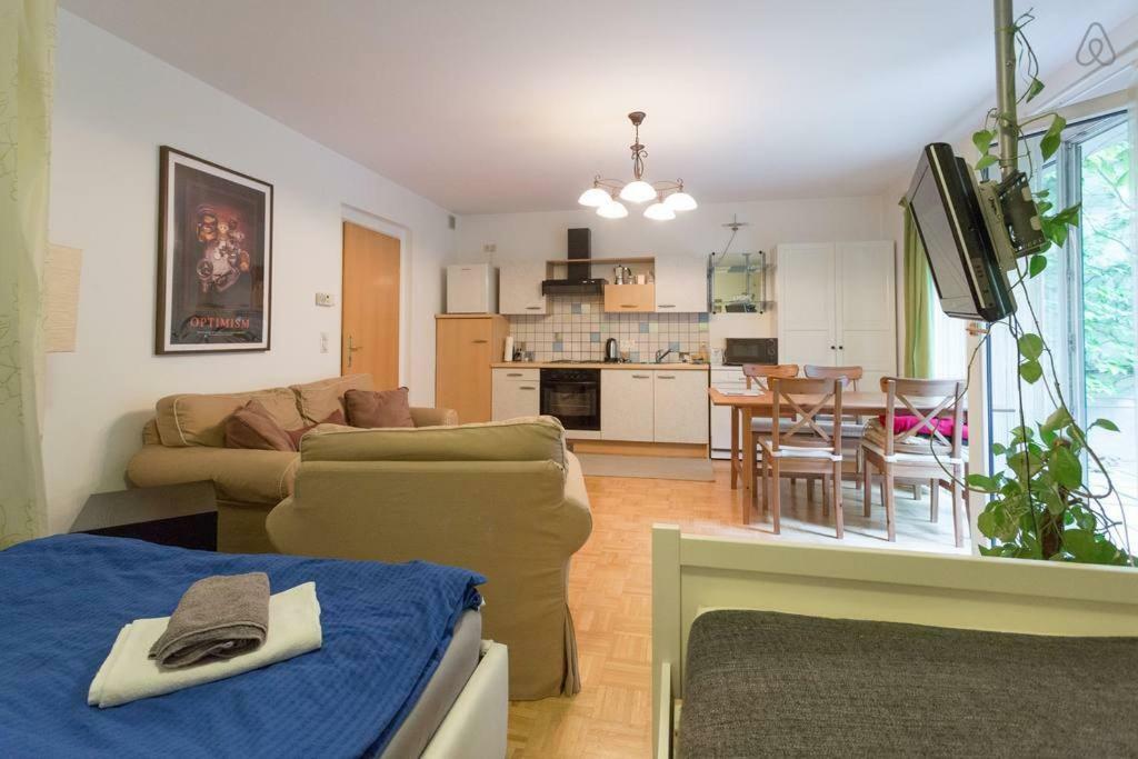 Relaxing Terrace Apartment In Lively Area Vienne Extérieur photo