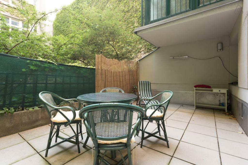 Relaxing Terrace Apartment In Lively Area Vienne Extérieur photo